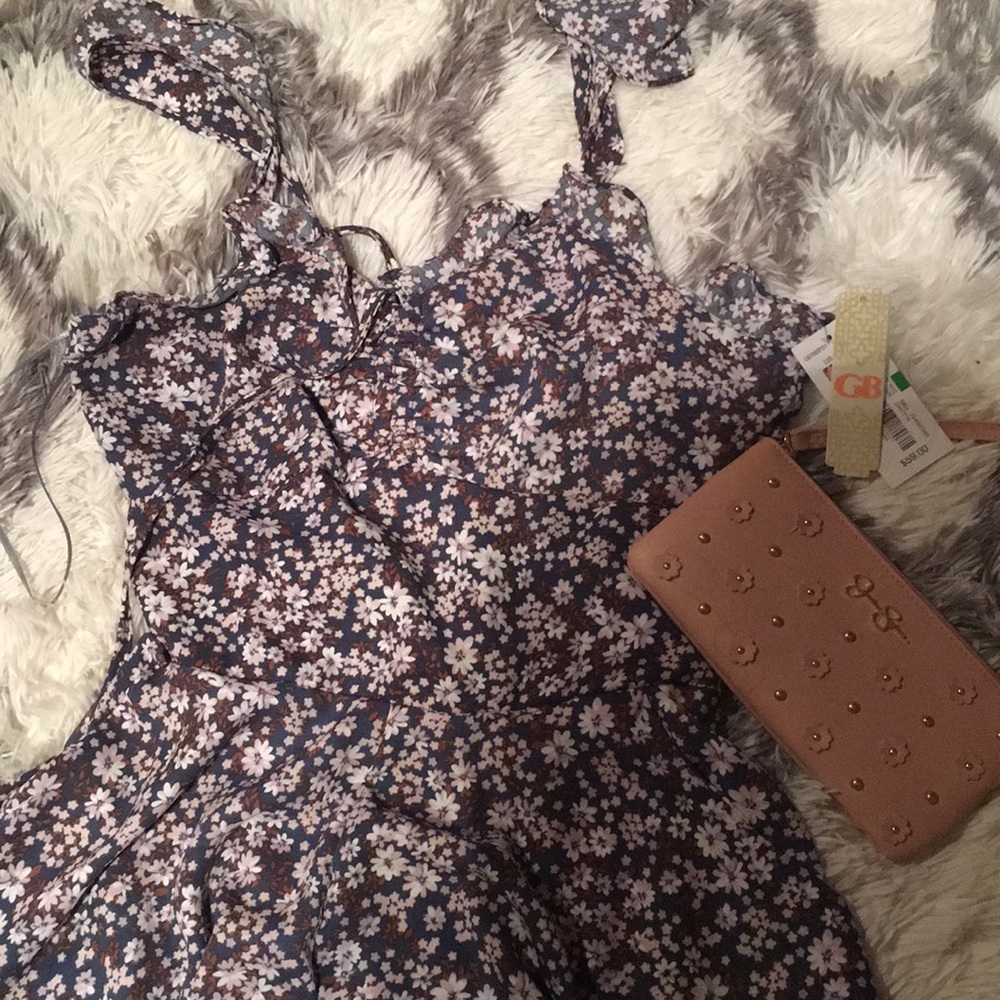 Romper - Picture 2 of 3